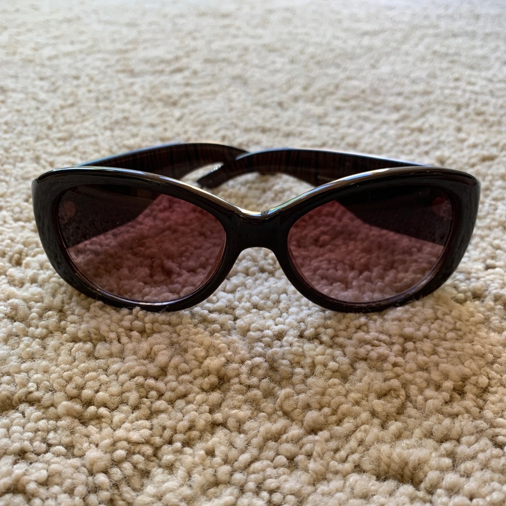 SOLD ON EBAY - Guess Sunglasses